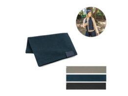 SERENITY. Šal od recikliranog poliestera (100% rPET) sa prošivenim detaljem za personalizaciju (99097)