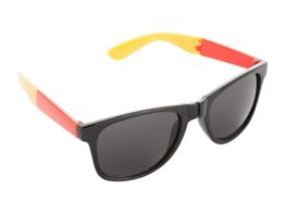 Mundo, sunglasses