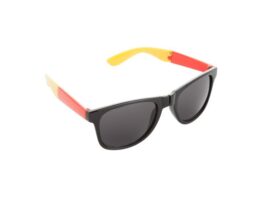 Mundo, sunglasses